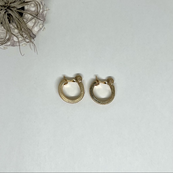 MVintage Gold Clip-On Hoop Earrings! - Picture 4 of 5